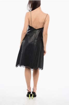 Vestido lencero cruzado de napa con dobladillo de encaje en negro