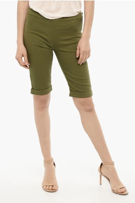 Shorts con dobladillo y cierre dorado en verde