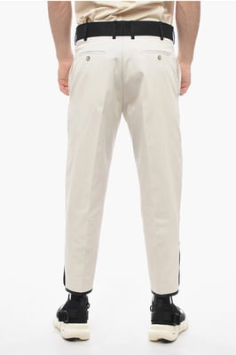 Pantalones TOM de sarga de algodón de corte entallado con cinturilla en contraste en blanco