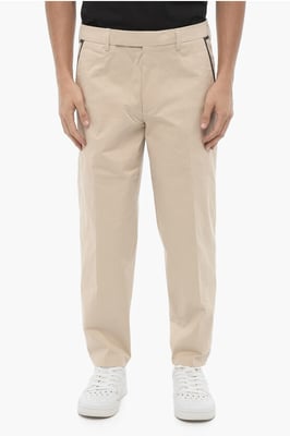 Pantalones de corte regular y ajustado con trabillas para cinturón en beige