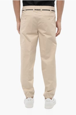 Pantalones de corte regular y ajustado con trabillas para cinturón en beige