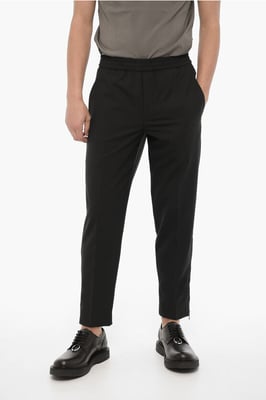 Pantalones ajustados con cremallera en el tobillo en negro