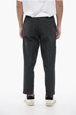 Pantalones REM de algodón arrugado en gris