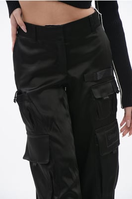 Pantalones cargo TOYBOX de satén en negro