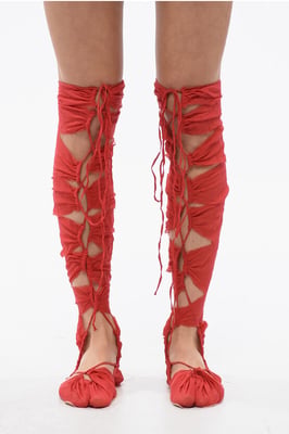 Tacones TABI de mezcla de seda con cordones en rojo