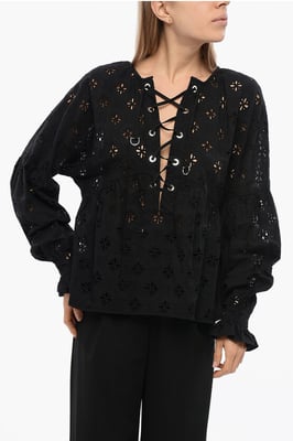 Blusa SBERTOLI con cordones y bordado inglés en negro