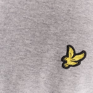Camiseta Gris Lisa Con Cuello Redondo Y Bordado De Lyle &amp; Scott