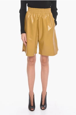 Pantalones cortos Gaucho de cuero brillante en amarillo