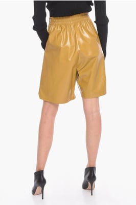 Pantalones cortos Gaucho de cuero brillante en amarillo