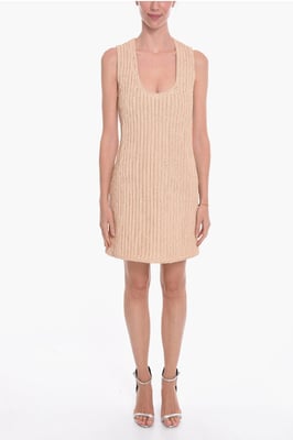 Vestido midi de cuero tejido a mano en color rosa