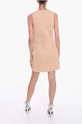 Vestido midi de cuero tejido a mano en color rosa
