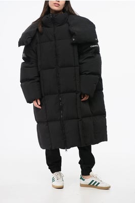 Chaqueta larga acolchada de plumón MM6 con capucha extraíble en negro