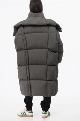 Chaqueta maxi acolchada de plumón MM6 con capucha extraíble en gris