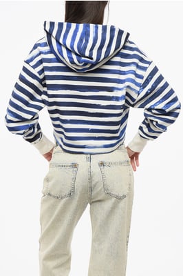 Sudadera corta con capucha de rayas bicolor con estampado de corazones en blanco y azul