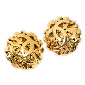 Chanel CC Round Clip On Earrings  en Oro Acero inoxidable sin níquel