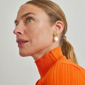 Pendientes de perla blanca Luxenter acabados en oro amarillo de 18 quilates - Durdana