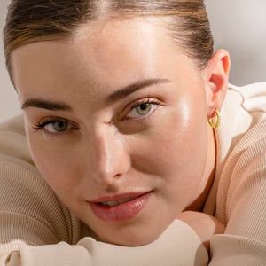 Pendientes Luxenter con zirconia brillante acabado en oro de 18K - Ariuk