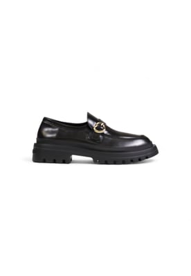 Mocasines de Cuero Negro Suela Gruesa Hebilla Dorada