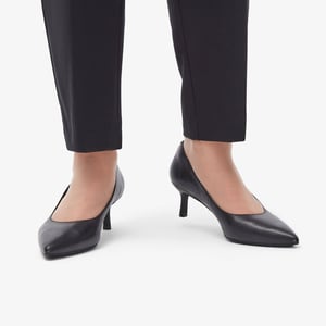 Zapatos de Cuero Negro Adela Court