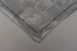 Pañuelo de Seda en Forma de Cuadrado