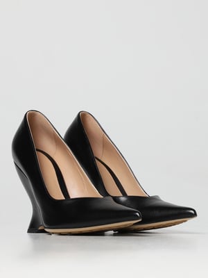 Zapato de tacón cuña de cuero