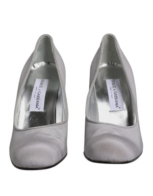 Tacones de satén gris