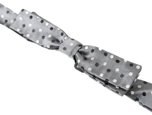 Corbata de moño gris con lunares