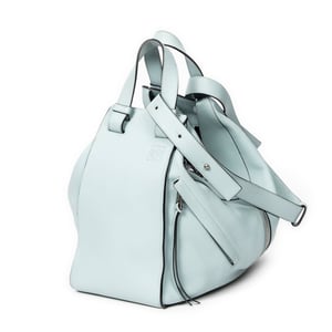 Loewe Extra Large Hammock  en Azul claro Piel de becerro