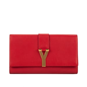 Yves Saint Laurent Classic Y Line Clutch  en Rojo Piel de becerro
