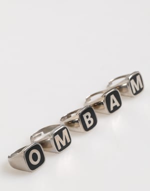 Juego de Letras de Latón en Tonalidad Plateada 5 Piezas Anillo Ajustable