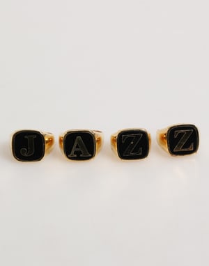 Juego de Letras JAZZ de Latón en Tonos Dorados, 4 Piezas, Anillo Ajustable