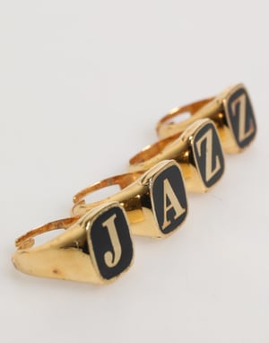 Juego de Letras JAZZ de Latón en Tonos Dorados, 4 Piezas, Anillo Ajustable