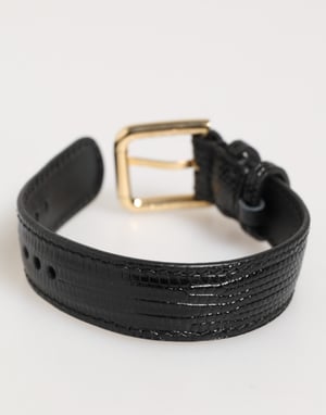 Pulsera de correa de cinturón de cuero negro grabado con hebilla dorada