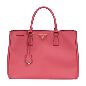Prada Saffiano Lux Tote  en Red Cuero de ternero