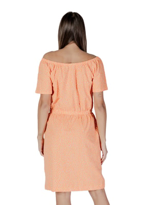 Vestido mini de hombros al descubierto con mangas cortas