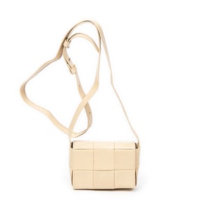Bottega Veneta Mini Cassette Crossbody  en Beige Cuero de ternero