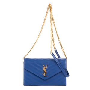 Yves Saint Laurent Enveloppe Wallet On Chain  en Marina Cuero de ternero