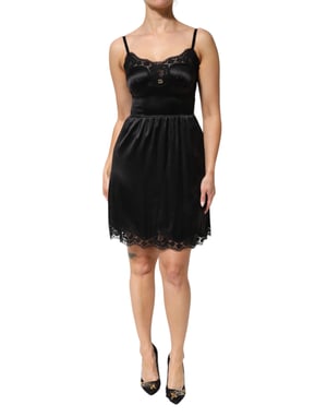 Vestido de tirantes con borde de encaje