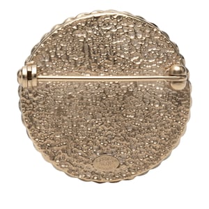 Broche de pin chapado en oro de resina Cc de segunda mano