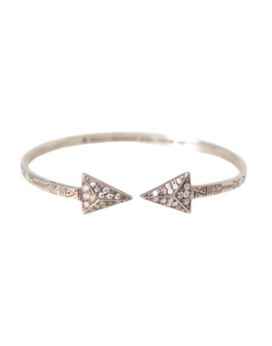 Pulsera de Cuff Flecha Plata con Diamantes Pavé