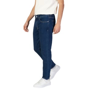 Jeans de corte ajustado en lavado oscuro