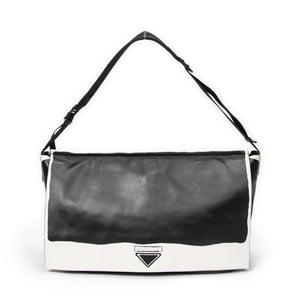 Prada Large Flap Messenger  en  negro Cuero de ternero