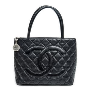 Chanel Medallion Tote  en Black Cuero de ternero