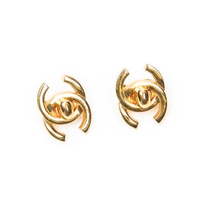 Chanel CC Turn Lock Clip On Earrings  en G Acero inoxidable sin níquel