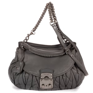 Miu Miu Coffer  Flap Hobo  en  gris Cuero de ternero