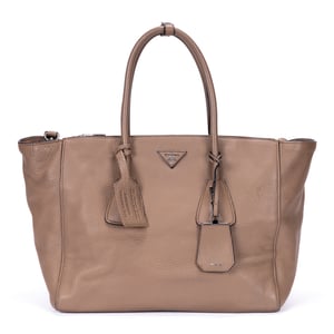 Prada Square Flat Crossbody  en  beige Cuero de ternero