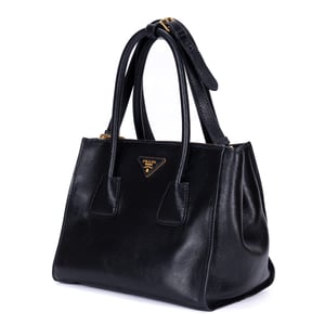 Prada Twin Pocket Double Handle Tote  en  negro Cuero de ternero
