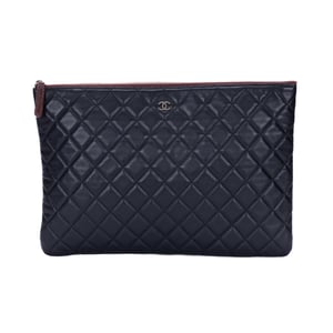 Chanel Large O Case Clutch Large en  negro Cuero de becerro