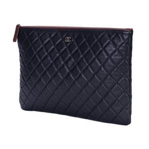 Chanel Large O Case Clutch Large en  negro Cuero de becerro