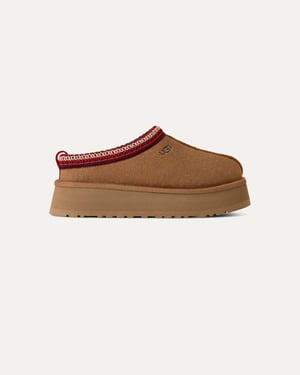 Zapatillas con Detalle de Logo en Marrón